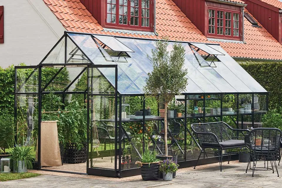 Royal Well | Qube 168 Tuinkas | Veiligheidsglas 3 mm | Zwart Royal Well | Qube 168 Tuinkas | Veiligheidsglas 3 mm | Zwart