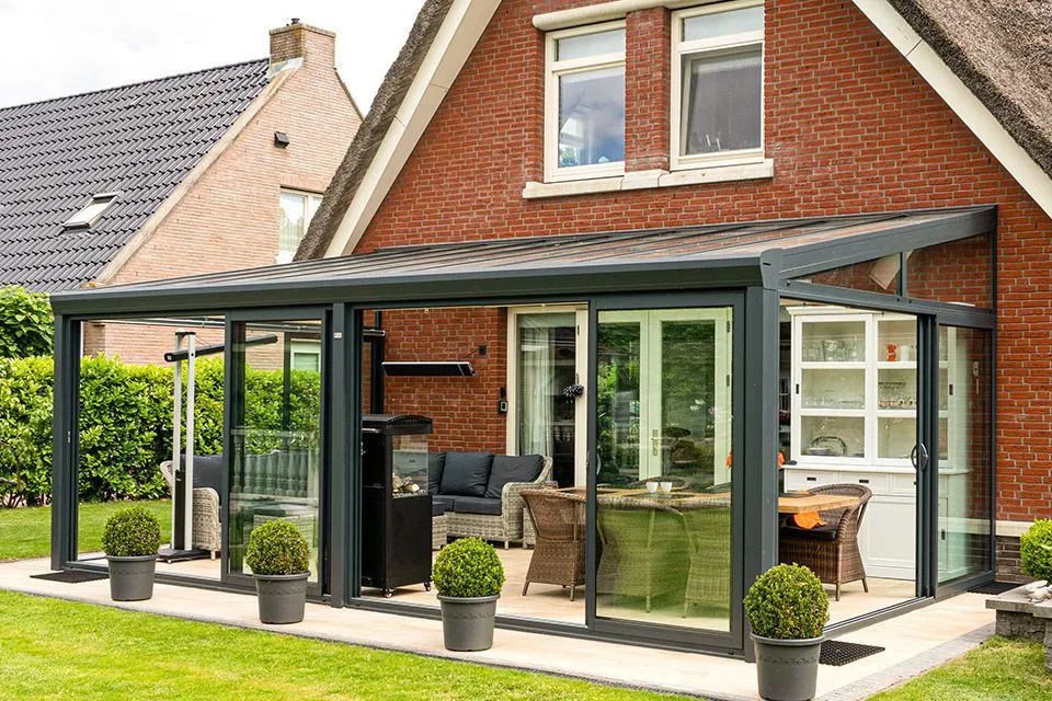 baard modder Circus Aluxe | Veranda Topline 3000 x 4000 | Met Glas