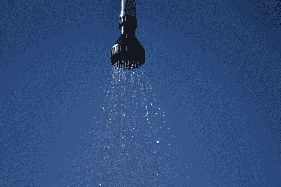 Hot! Een douche in de tuin